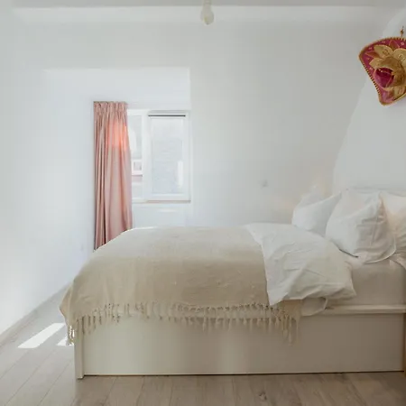 Apartment Hilltop Nest, Cozy Retreat On The Citadel Hill *