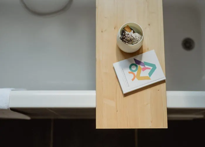 Hilltop Nest, Cozy Retreat On The Citadel Hill Apartment *