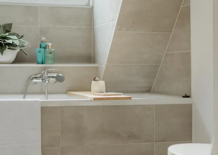 Hilltop Nest, Cozy Retreat On The Citadel Hill Apartment *